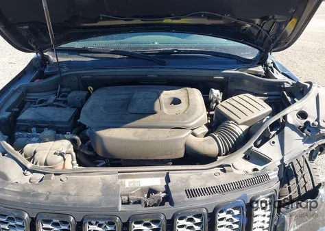 2019 Jeep Grand Cherokee Altitude 4X2 from USA, damaged, VIN 1C4RJEAG3KC851174